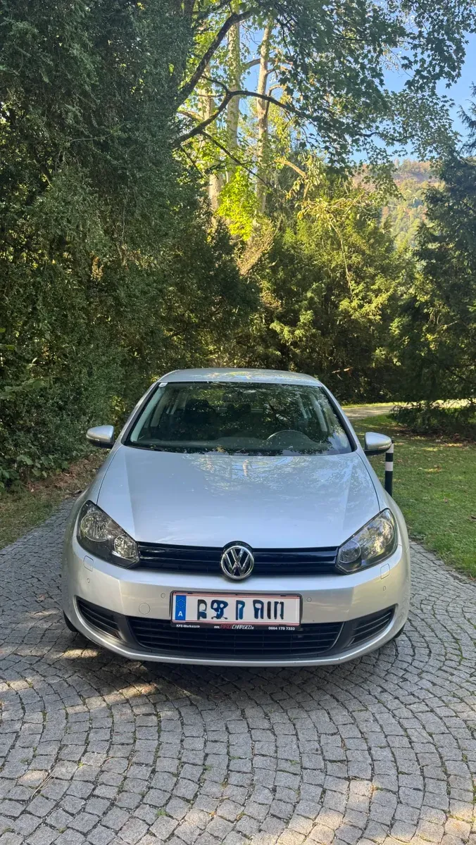Volkswagen Golf 2011 photo 2