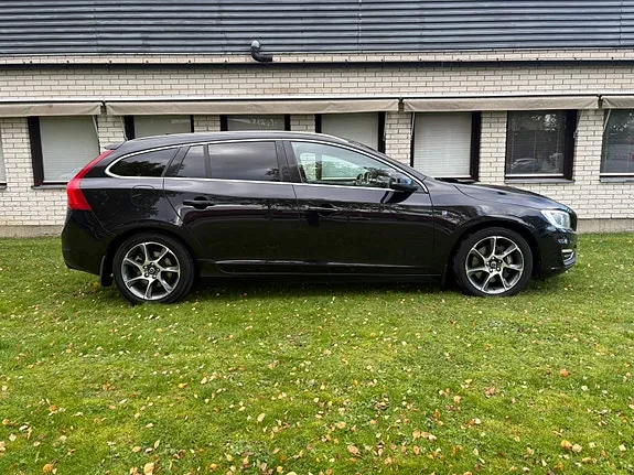 Volvo V60 2015 photo 2