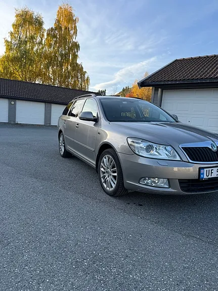 Skoda Octavia 2013 photo 2