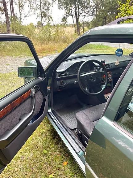 Mercedes-Benz E250 1994 photo 3