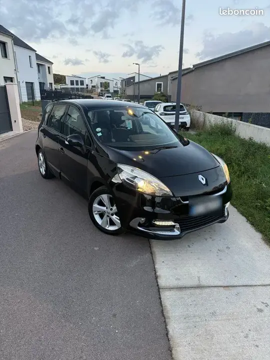 Renault Scenic 2012 photo 2