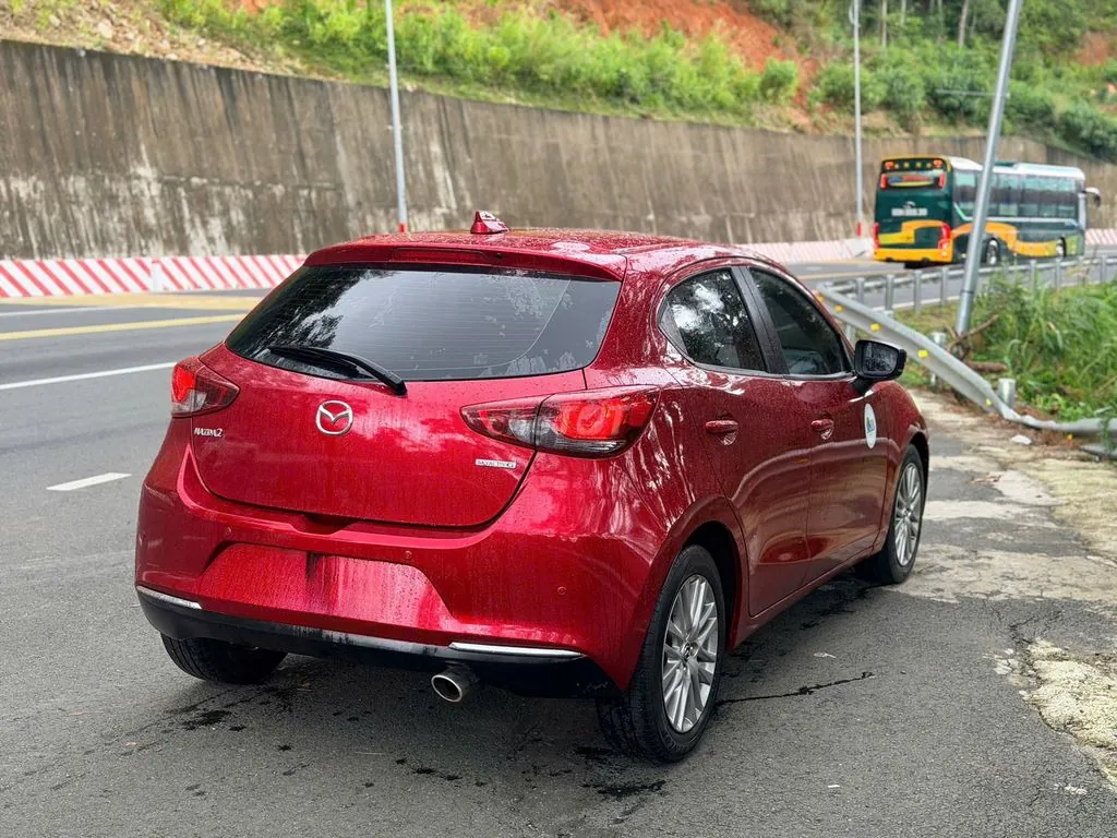 Mazda 2 2022 photo 3