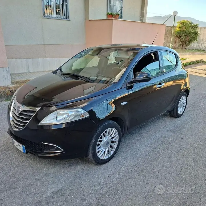 Lancia Ypsilon