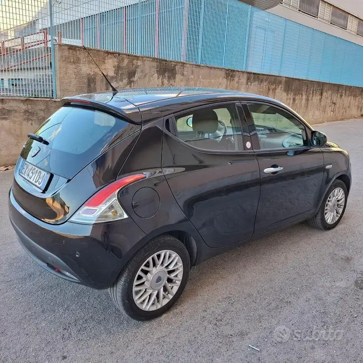 Lancia Ypsilon 2014 photo 2
