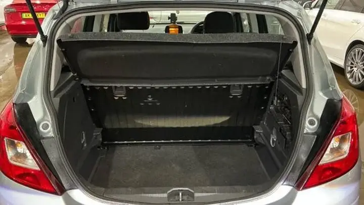 Vauxhall Corsa 2011 photo 3