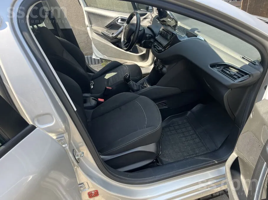 Peugeot 208 2014 photo 5