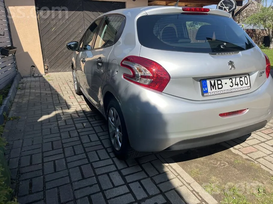 Peugeot 208 2014 photo 4