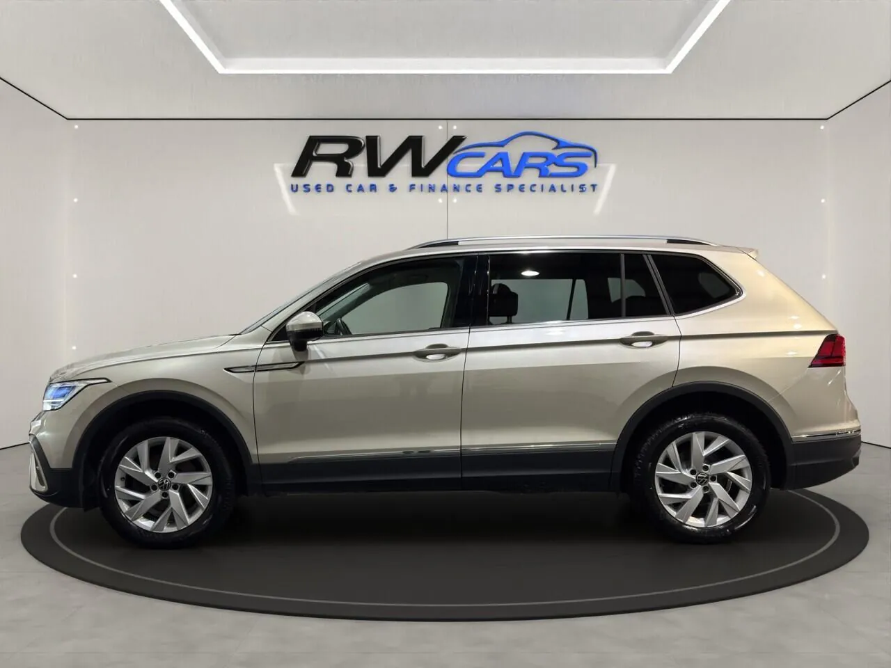Volkswagen Tiguan Allspace 2023 photo 2