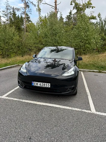 Tesla Model Y 2024 photo 2