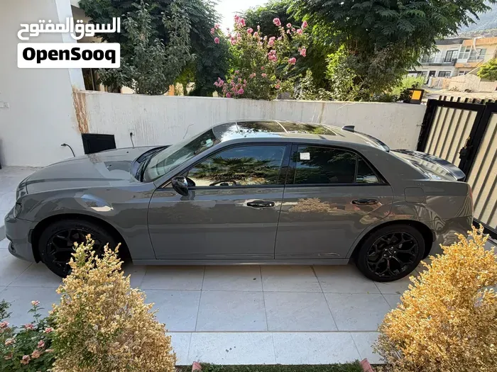 Chrysler 300 2018 photo 2