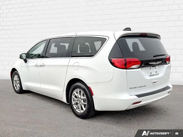 Chrysler Grand Caravan 2023 photo 4