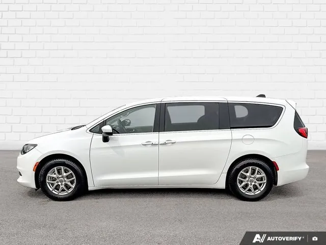 Chrysler Grand Caravan 2023 photo 3