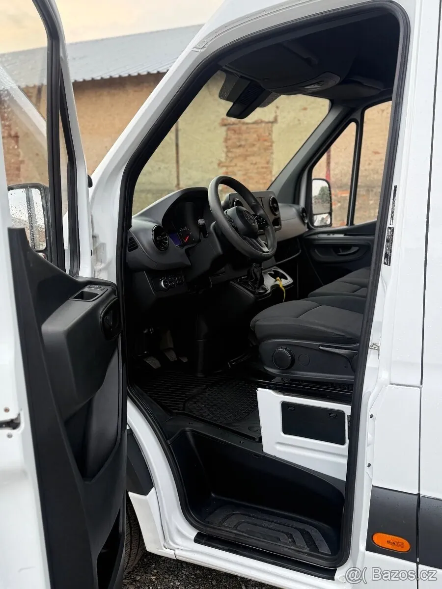 Mercedes-Benz Sprinter 2023 photo 2