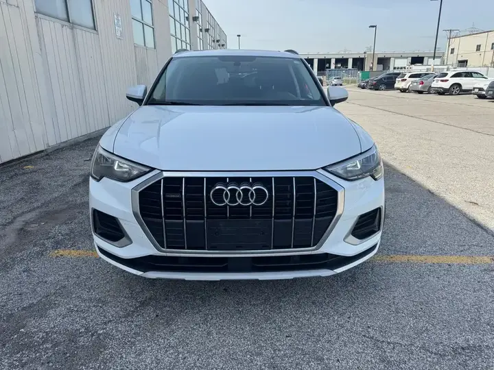 Audi Q3 2022 photo 2