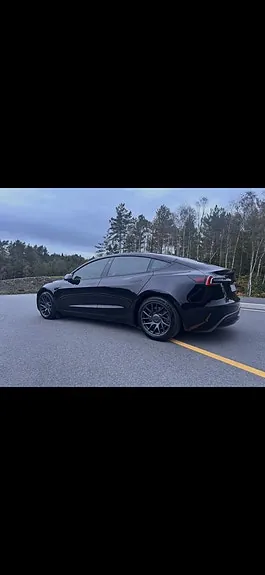 Tesla Model 3 2024 photo 2