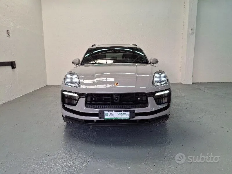 Porsche Macan 2023 photo 2
