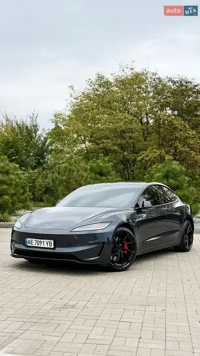 Tesla Model 3 2024 photo 2
