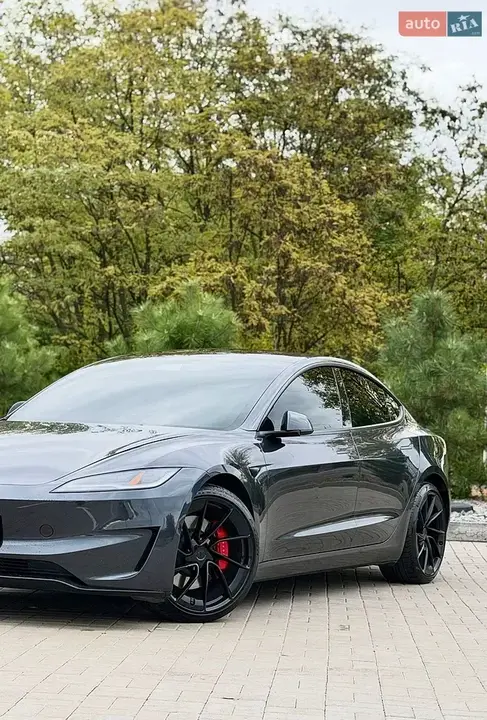 Tesla Model 3 2024 photo 3