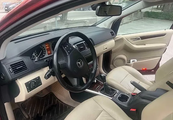 Mercedes-Benz B180 2011 photo 3
