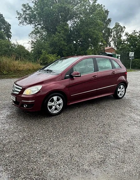 Mercedes-Benz B180 2011 photo 4