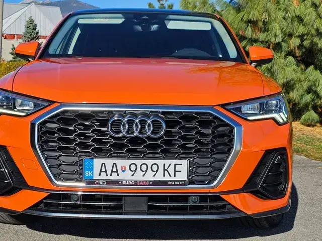 Audi Q3 2021 photo 2