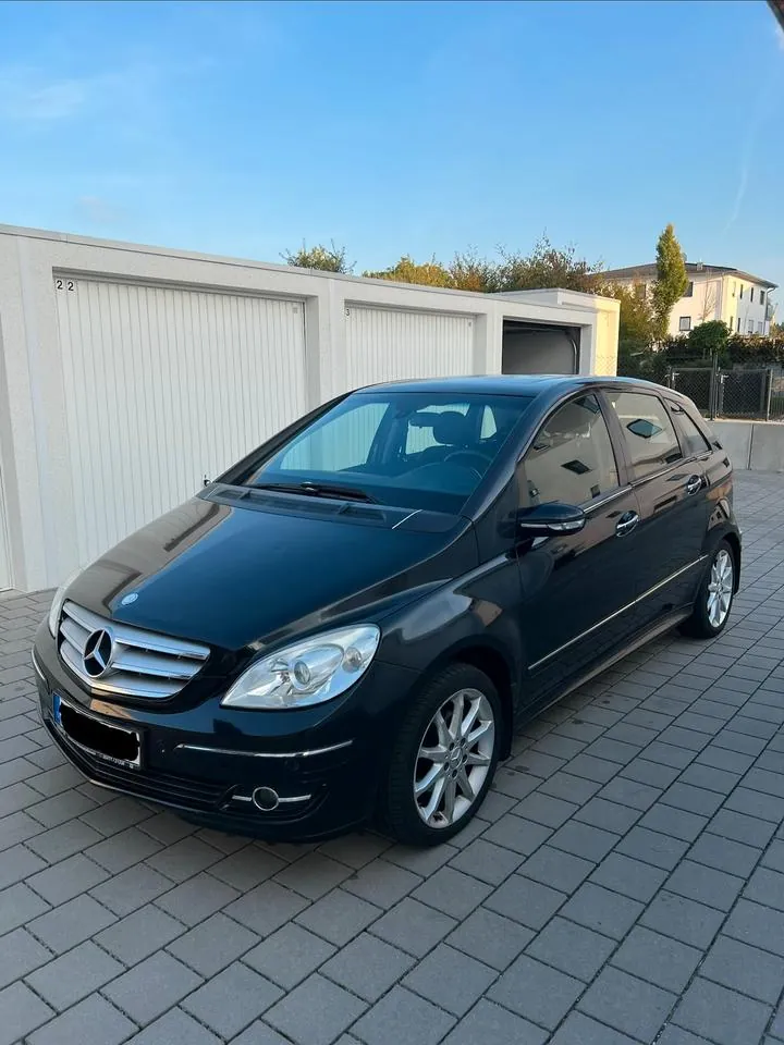 Mercedes-Benz B200