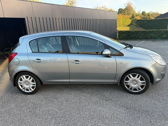 Opel Corsa 2010 photo 2