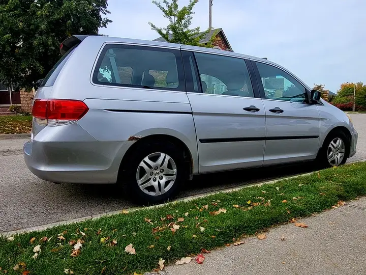 Honda Odyssey 2010 photo 3