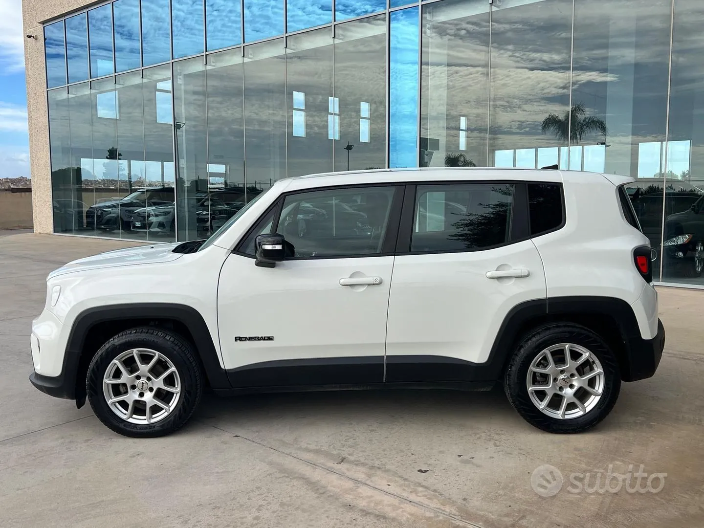 Jeep Renegade 2023 photo 2