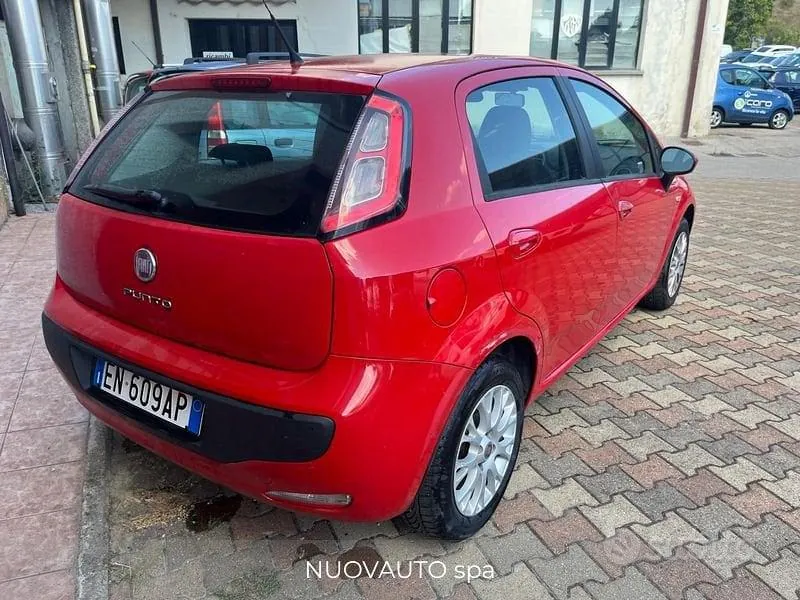 Fiat Grande Punto 2012 photo 2