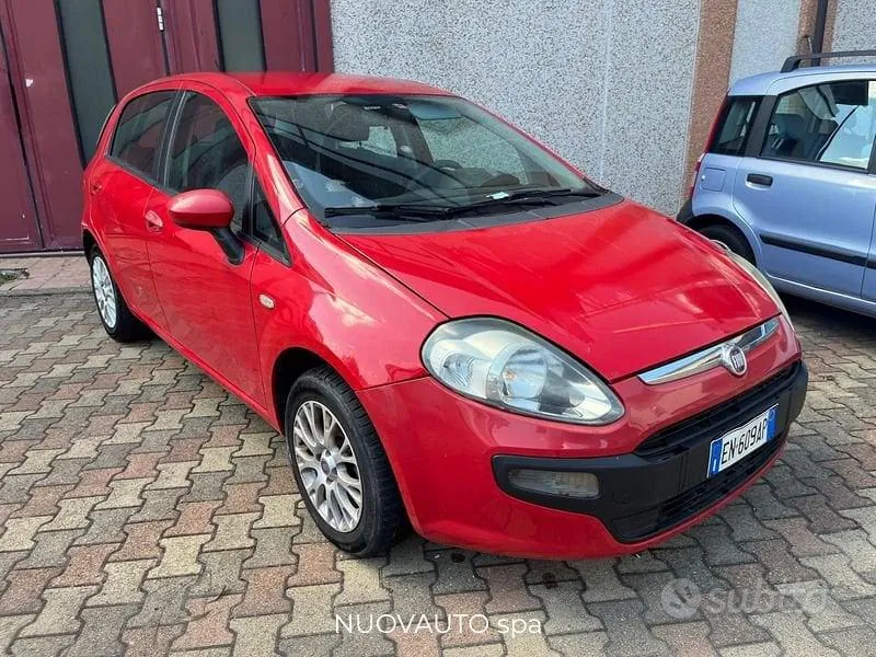 Fiat Grande Punto 2012 photo 3