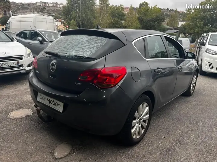 Opel Astra 2009 photo 3