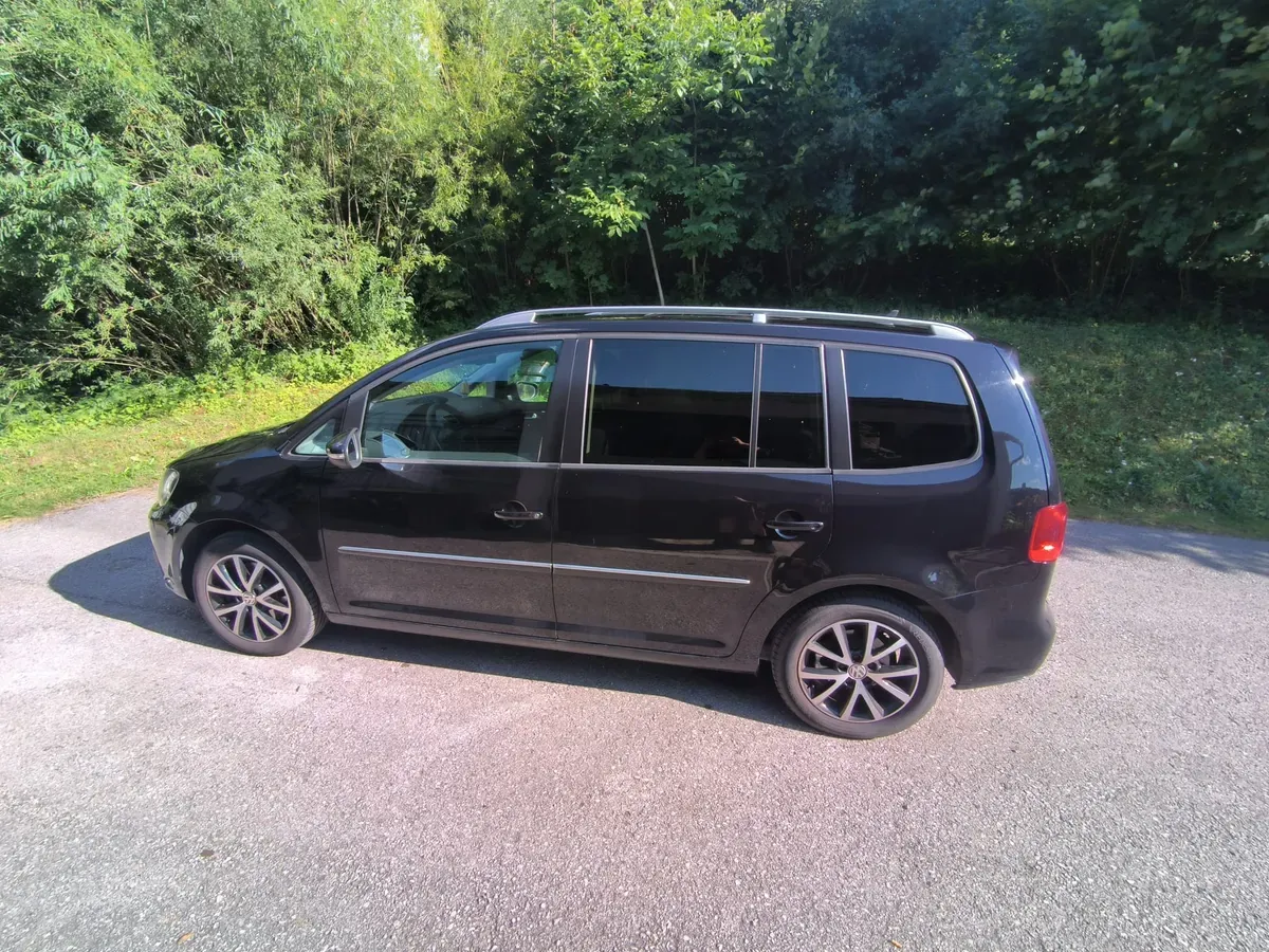 Volkswagen Touran 2013 photo 2