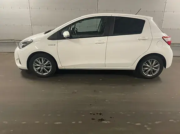 Toyota Yaris 2018 photo 2