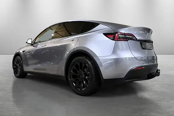 Tesla Model Y 2023 photo 5