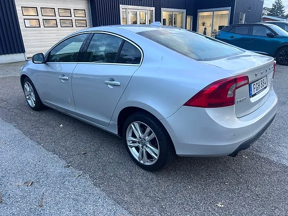 Volvo S60 2011 photo 2