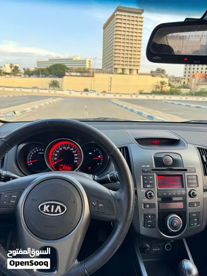 Kia Forte 2010 photo 2