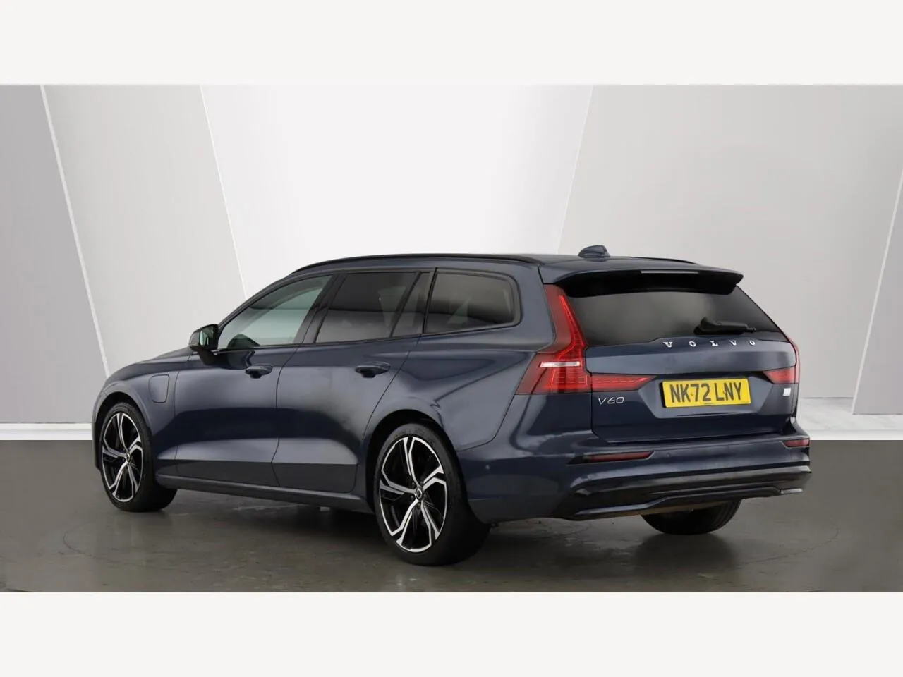 Volvo V60 2022 photo 3
