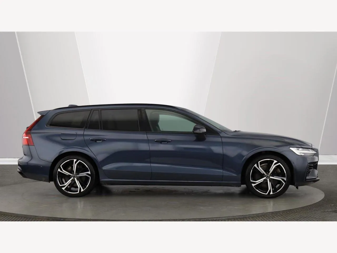 Volvo V60 2022 photo 2