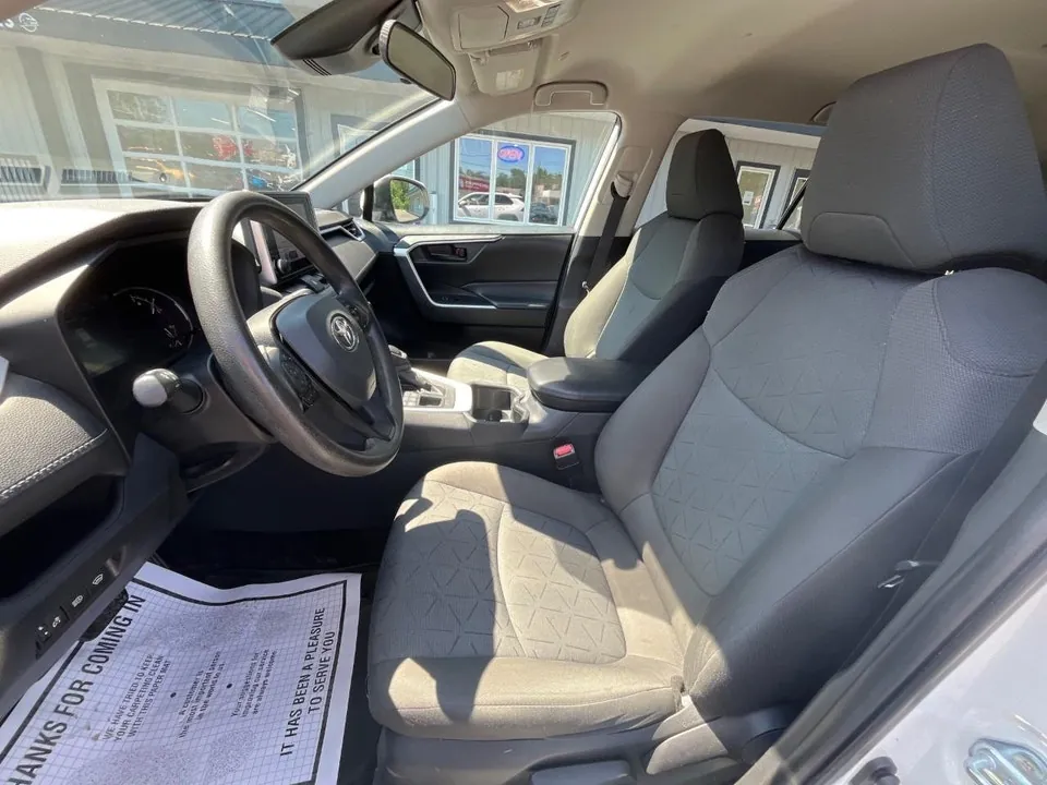 Toyota Rav4 2023 photo 3