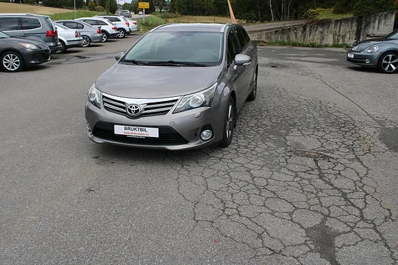 Toyota Avensis 2015 photo 4