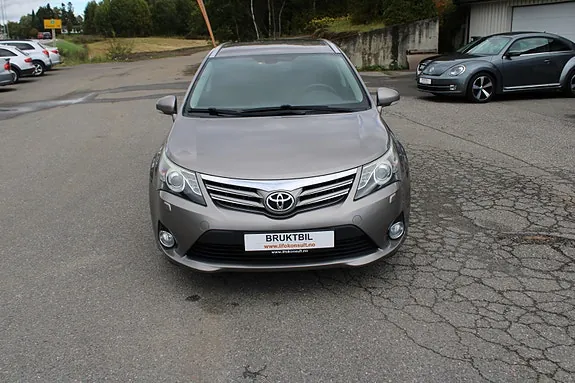 Toyota Avensis 2015 photo 2