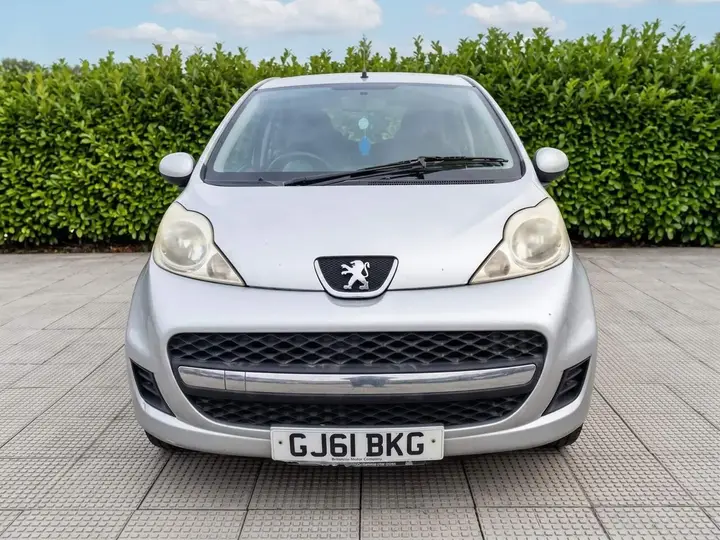 Peugeot 107 2011 photo 2