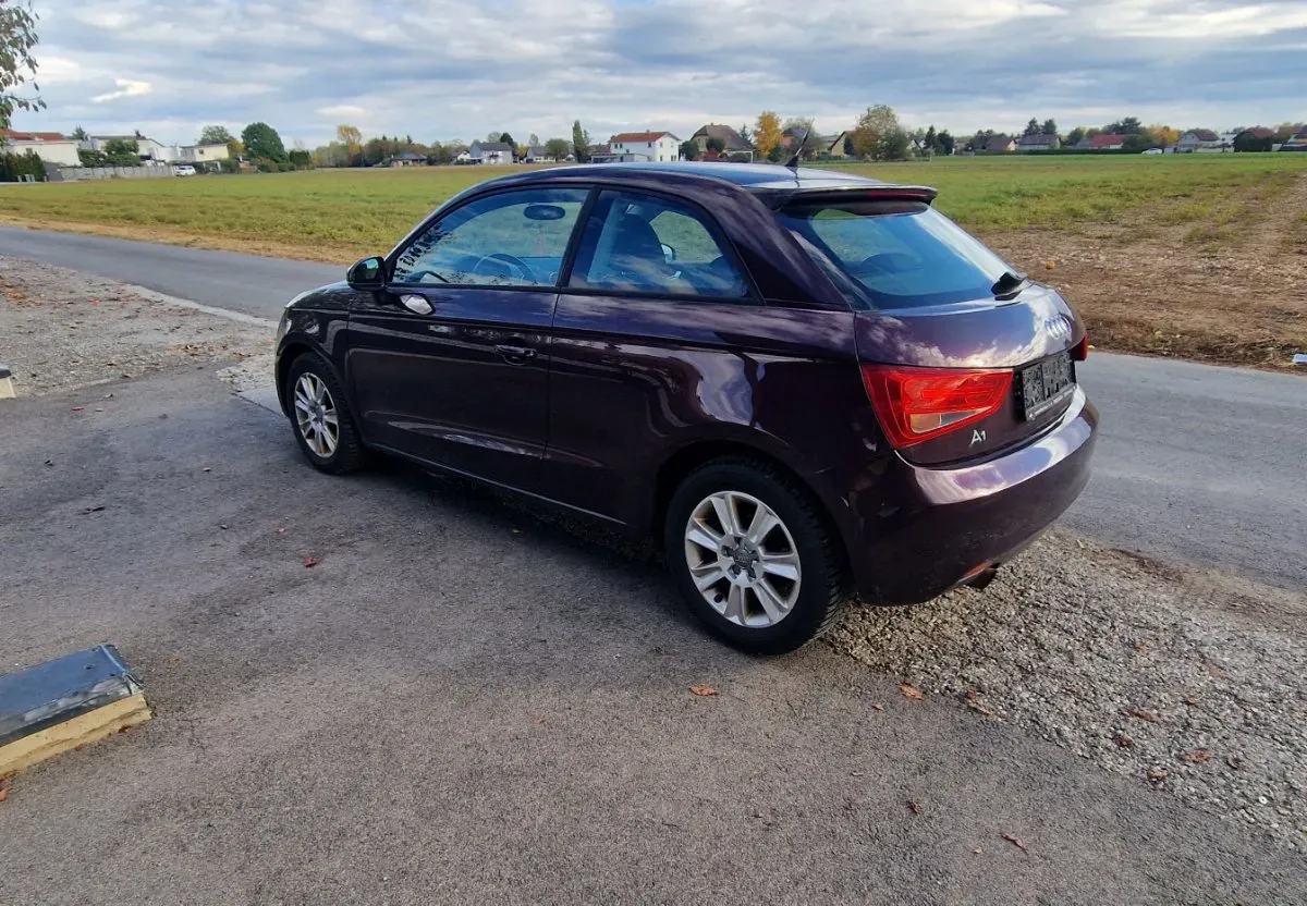 Audi A1 2011 photo 2