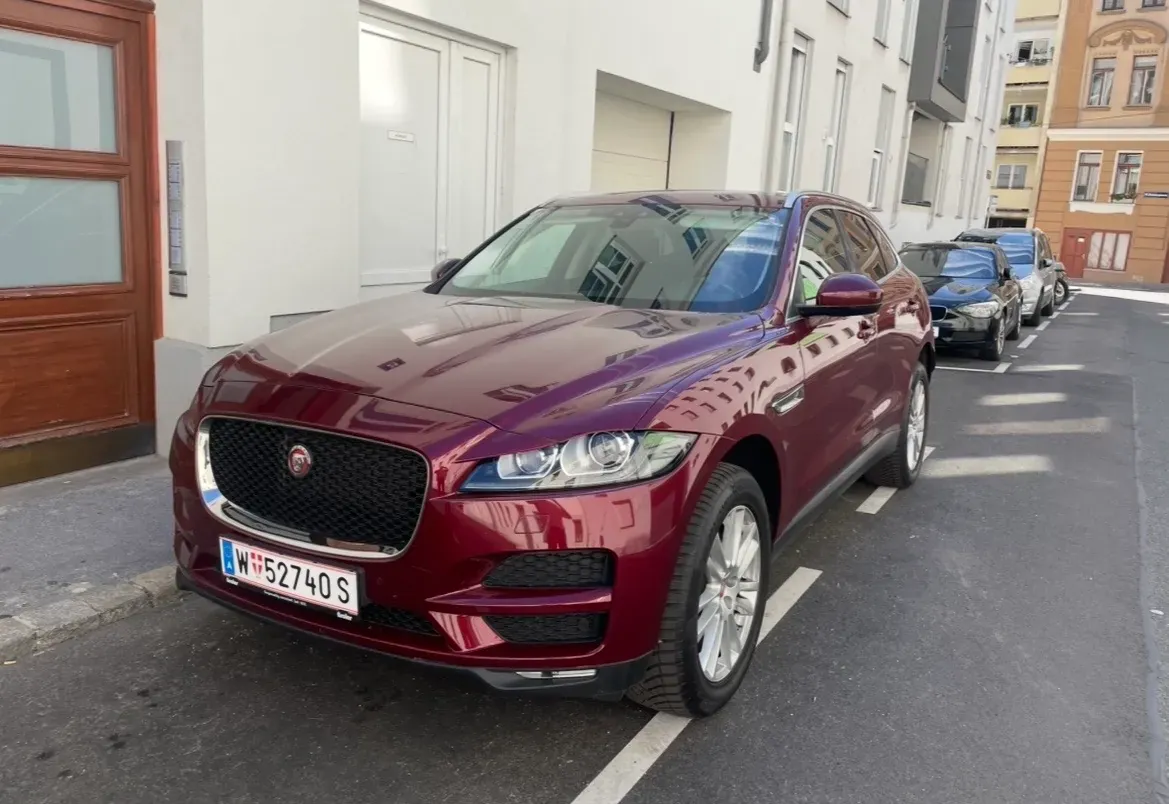 Jaguar F-Pace 2018 photo 2
