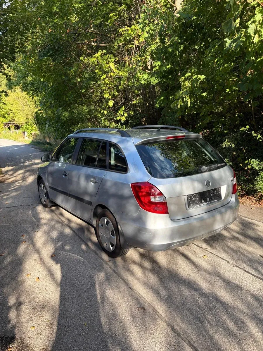 Skoda Fabia 2009 photo 3