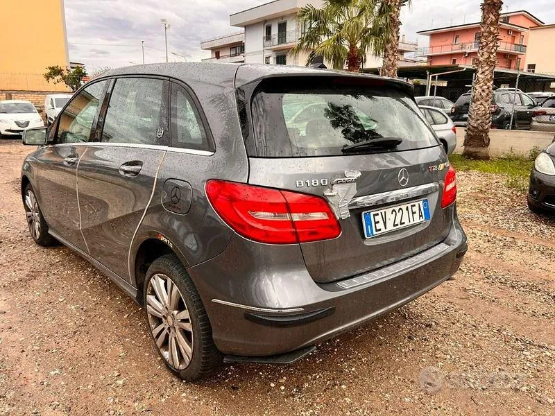 Mercedes-Benz B 180 2014 photo 3