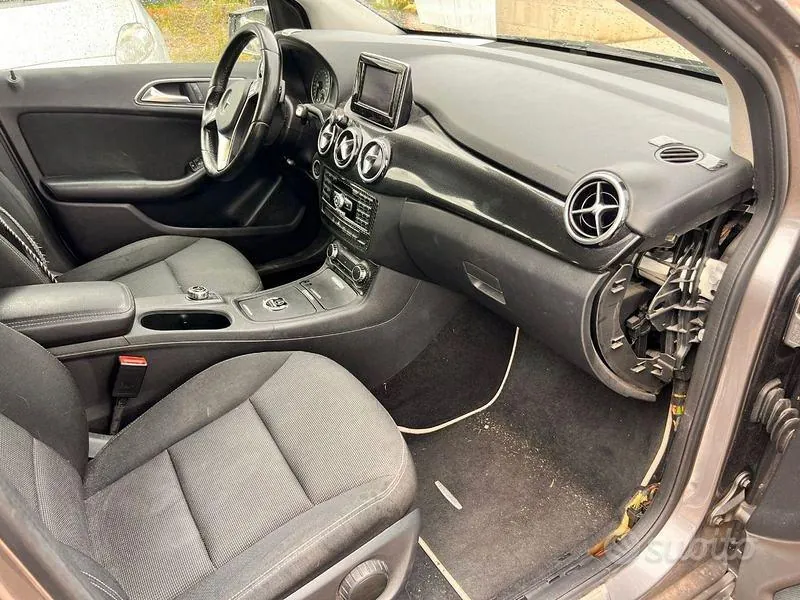 Mercedes-Benz B 180 2014 photo 4