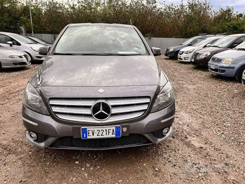 Mercedes-Benz B 180 2014 photo 2