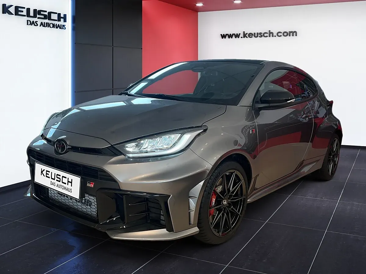 Toyota Yaris photo 2
